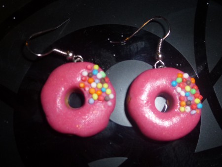 boucles d'oreilles donuts rose fait par Lucie